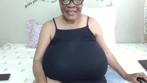 Snapshot of joycemando chatting on 09-22-25, 10:39 DairyQueen online show from 09-22-25, 10:39