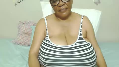 Snapshot of joycemando chatting on 10-14-25, 06:31 DairyQueen online show from 10-14-25, 06:31