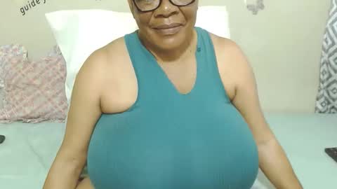 Snapshot of joycemando chatting on 10-15-25, 06:46 DairyQueen online show from 10-15-25, 06:46