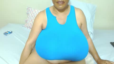 Snapshot of joycemando chatting on 10-28-25, 09:17 DairyQueen online show from 10-28-25, 09:17