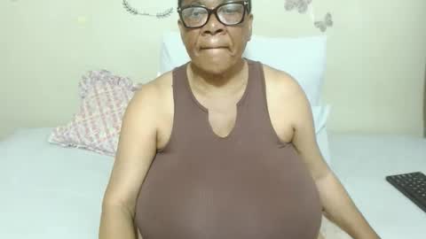 Snapshot of joycemando chatting on 11-01-25, 03:14 DairyQueen online show from 11-01-25, 03:14