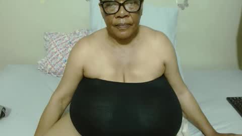 Snapshot of joycemando chatting on 11-02-25, 08:22 DairyQueen online show from 11-02-25, 08:22