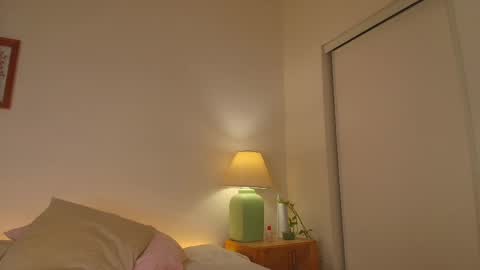 Snapshot of jsmine_ chatting on 02-28-25, 09:44 Jsmine and sometimes Beaulooks online show from 02-28-25, 09:44