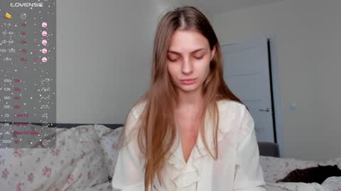 Julia and Julia online show from 06-18-26, 11:58