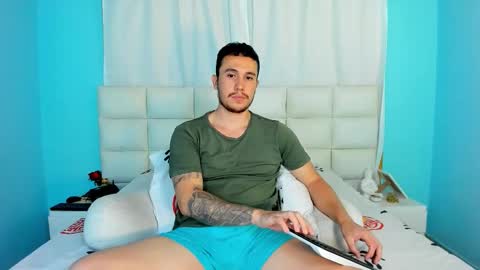 Snapshot of juan__jimenez chatting on 11-07-25, 01:27 Juan online show from 11-07-25, 01:27