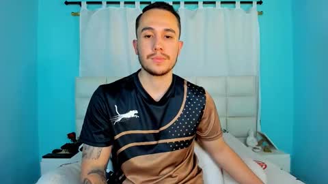 Snapshot of juan__jimenez chatting on 11-18-25, 01:44 Juan online show from 11-18-25, 01:44