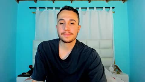 Snapshot of juan__jimenez chatting on 11-19-25, 01:05 Juan online show from 11-19-25, 01:05