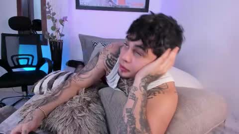 juan_alvarez18 online show from 10-01-25, 01:22