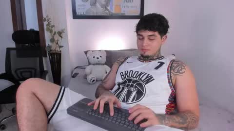 juan_alvarez18 online show from 10-10-25, 12:53