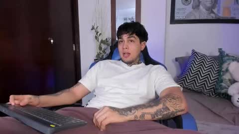 juan_alvarez18 online show from 11-19-25, 12:10