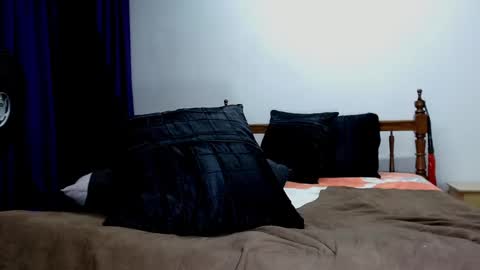 Snapshot of juan_and_luciana chatting on 12-10-24, 06:17 online show from 12-10-24, 06:17