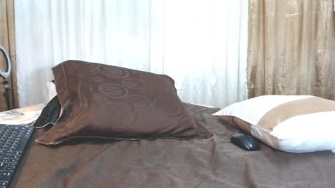 Snapshot of juan_and_luciana chatting on 01-07-25, 03:12 online show from 01-07-25, 03:12