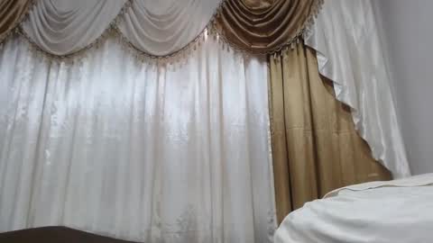 Snapshot of juan_and_luciana chatting on 01-28-25, 03:04 online show from 01-28-25, 03:04