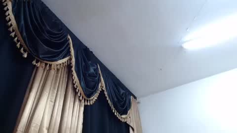 Snapshot of juan_and_luciana chatting on 02-22-25, 03:03 online show from 02-22-25, 03:03