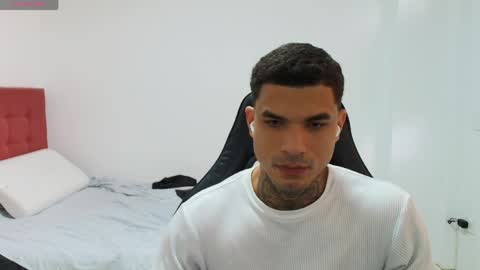 juan_gomez_1 online show from 04-25-26, 10:29