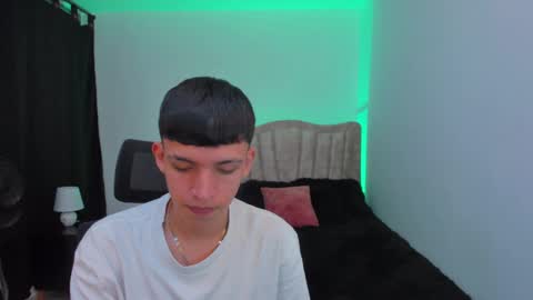 Snapshot of juan_nd_steven chatting on 09-24-25, 04:27 JuanSteven online show from 09-24-25, 04:27