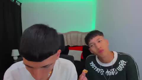 Snapshot of juan_nd_steven chatting on 10-03-25, 04:09 JuanSteven online show from 10-03-25, 04:09