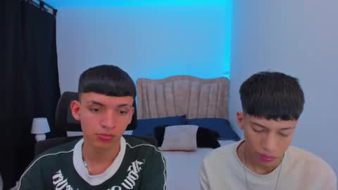 Snapshot of juan_nd_steven chatting on 10-09-25, 04:43 JuanSteven online show from 10-09-25, 04:43