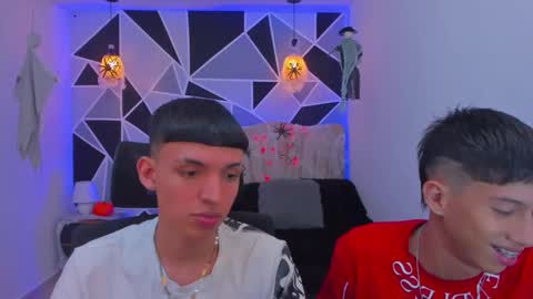 Snapshot of juan_nd_steven chatting on 10-22-25, 04:13 JuanSteven online show from 10-22-25, 04:13