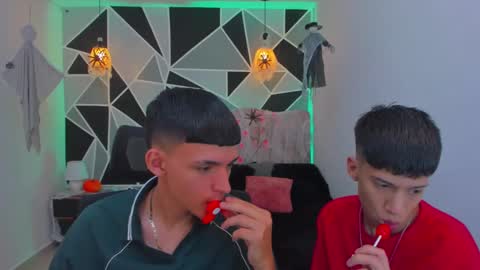 Snapshot of juan_nd_steven chatting on 10-23-25, 04:23 JuanSteven online show from 10-23-25, 04:23