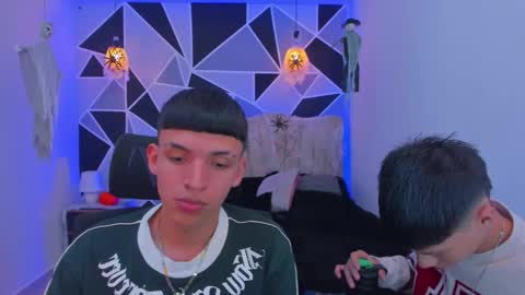 Snapshot of juan_nd_steven chatting on 10-25-25, 04:20 JuanSteven online show from 10-25-25, 04:20