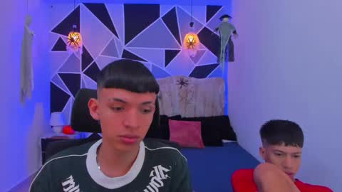 Snapshot of juan_nd_steven chatting on 11-01-25, 12:29 JuanSteven online show from 11-01-25, 12:29