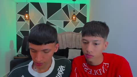 Snapshot of juan_nd_steven chatting on 11-08-25, 04:45 JuanSteven online show from 11-08-25, 04:45