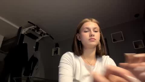 Snapshot of juanastrefeler chatting on 10-16-25, 04:52 Lola online show from 10-16-25, 04:52