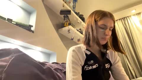 Snapshot of juanastrefeler chatting on 11-02-25, 02:08 Lola online show from 11-02-25, 02:08