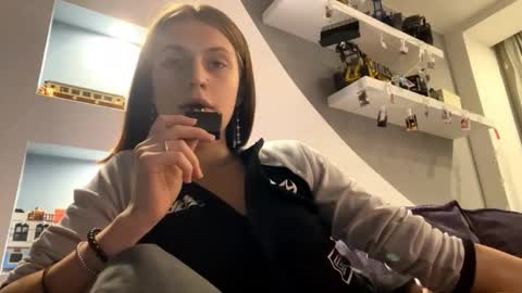 Snapshot of juanastrefeler chatting on 11-13-25, 03:11 Lola online show from 11-13-25, 03:11