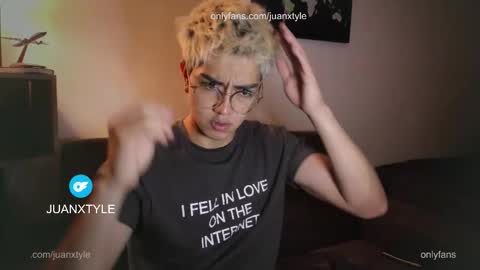 Snapshot of juancamroom chatting on 03-10-26, 04:06 . online show from 03-10-26, 04:06