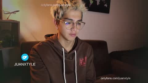 Snapshot of juancamroom chatting on 03-15-26, 12:00 . online show from 03-15-26, 12:00