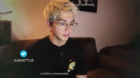 Snapshot of juancamroom chatting on 03-18-26, 08:01 . online show from 03-18-26, 08:01