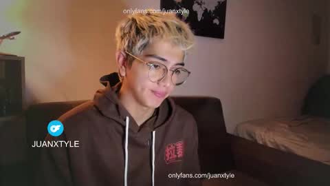 Snapshot of juancamroom chatting on 03-19-26, 05:28 . online show from 03-19-26, 05:28