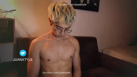 Snapshot of juancamroom chatting on 03-25-26, 08:04 . online show from 03-25-26, 08:04