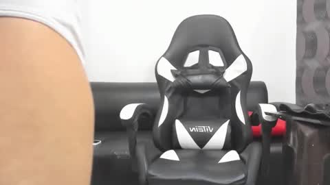 Juan Diego Uribe online show from 12-30-24, 01:36