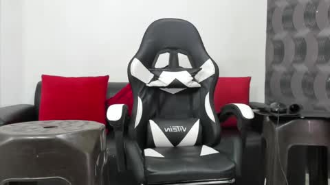 Juan Diego Uribe online show from 01-04-25, 02:46