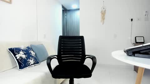 Juan Diego Uribe online show from 09-21-25, 02:13