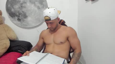 Snapshot of juanes_aristi chatting on 02-21-26, 08:54 Juanes online show from 02-21-26, 08:54