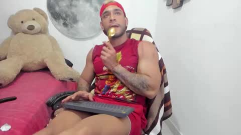 Snapshot of juanes_aristi chatting on 02-23-26, 01:03 Juanes online show from 02-23-26, 01:03