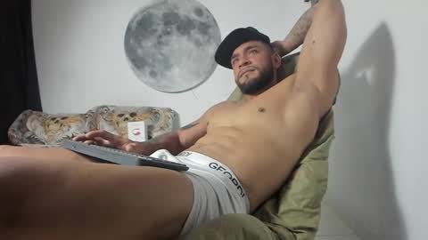 Snapshot of juanes_aristi chatting on 03-22-26, 01:31 Juanes online show from 03-22-26, 01:31