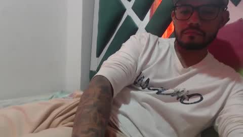 juanfe_style online show from 10-12-25, 05:45