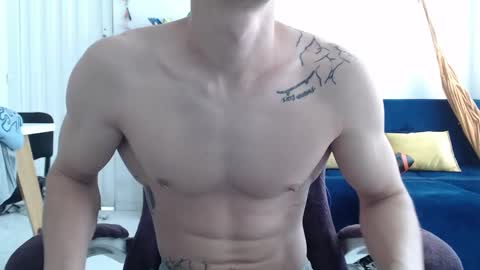 Snapshot of juanisimo_ chatting on 01-21-25, 03:43 JUANISIMO online show from 01-21-25, 03:43