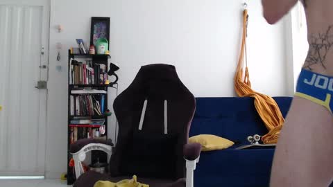 Snapshot of juanisimo_ chatting on 02-16-25, 07:38 JUANISIMO online show from 02-16-25, 07:38