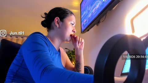 Snapshot of juanita_thorne chatting on 06-06-26, 01:54 online show from 06-06-26, 01:54