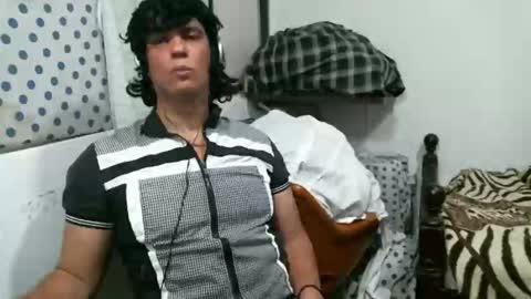 Snapshot of juanito2727 chatting on 11-16-25, 01:55 amor online show from 11-16-25, 01:55