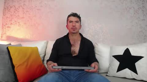 Snapshot of juank_fit45 chatting on 11-07-25, 01:55 Juan k online show from 11-07-25, 01:55
