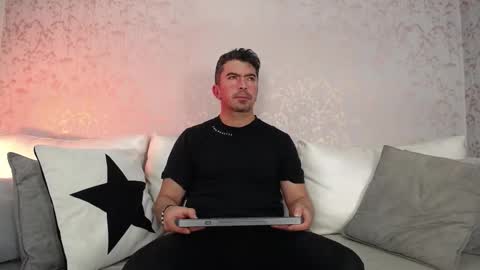 Snapshot of juank_fit45 chatting on 11-08-25, 01:44 Juan k online show from 11-08-25, 01:44