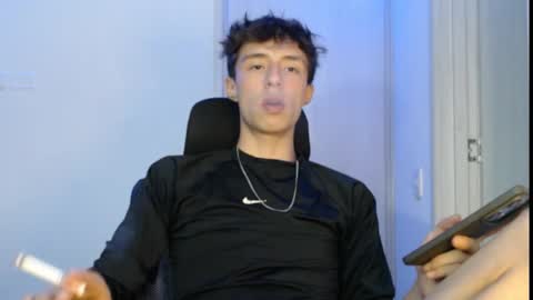 Snapshot of juanmres chatting on 10-18-25, 03:09 juanmres online show from 10-18-25, 03:09