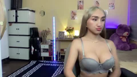 Snapshot of judiella chatting on 12-14-24, 07:51 EloiseMoree online show from 12-14-24, 07:51